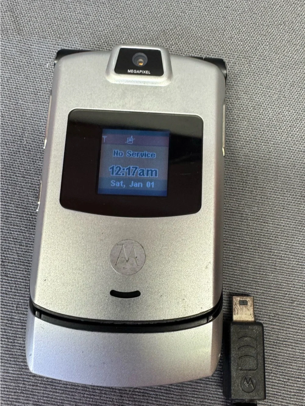 Motorola RAZR / Razor V3m - Silver and Black ( Verizon ) Cellular Flip Phone